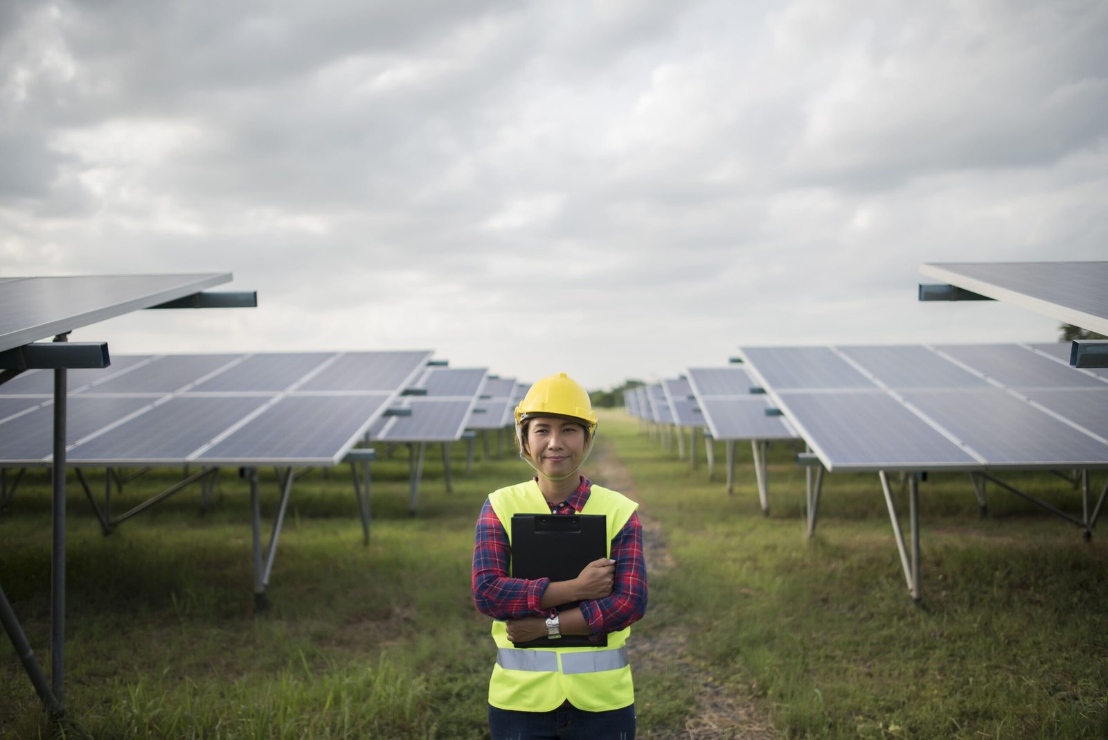 Read more about the article The Essential Guide to Solar Awareness: Navigating Your Transition to Clean Energy in Vadodara