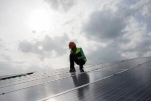 Read more about the article Clearing the Skies: How Solar Panel Installation in Vadodara Combats Urban Pollution